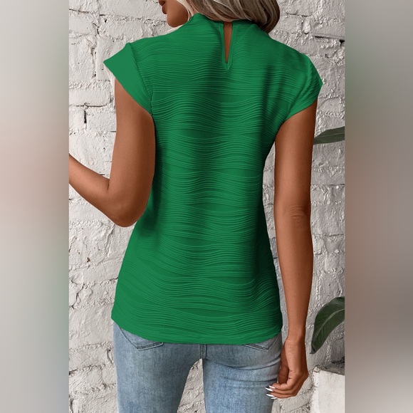 Dark Green Wavy Textured Mock Neck Cap Sleeve Top - Picture 2 of 11